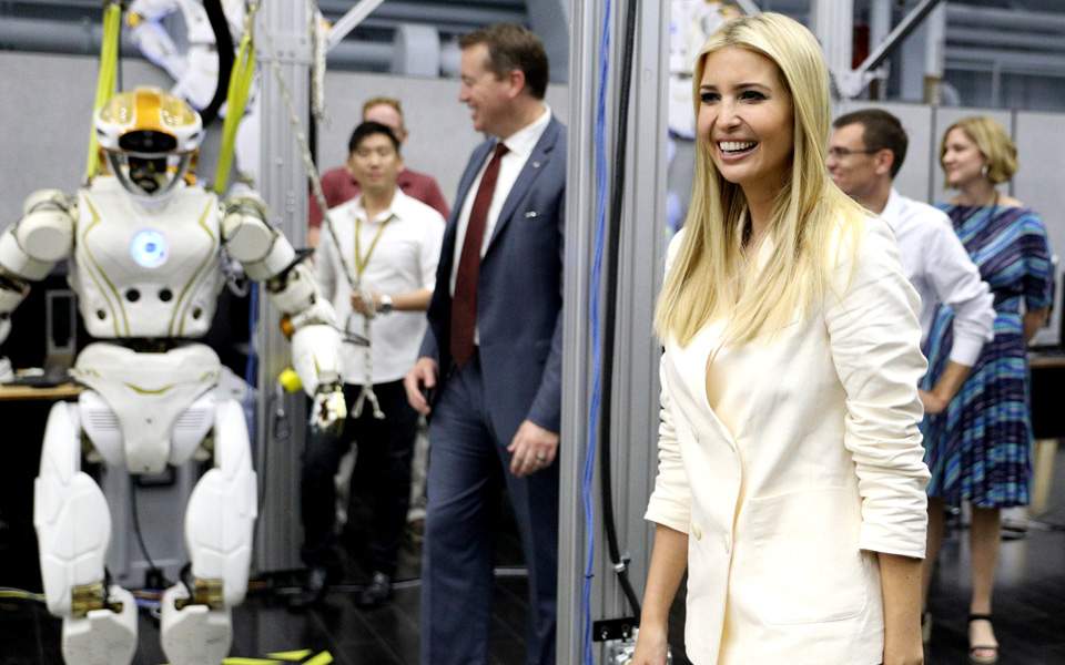 Στο αρχηγείο της NASA η Ιβάνκα Τραμπ