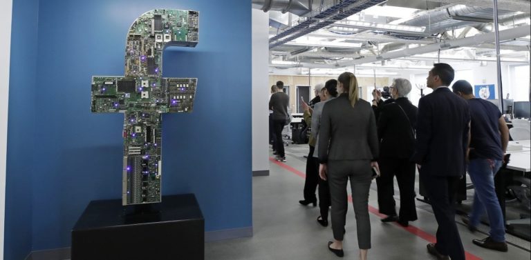 Facebook: Έτσι εκτέθηκαν εκατομμύρια κωδικοί