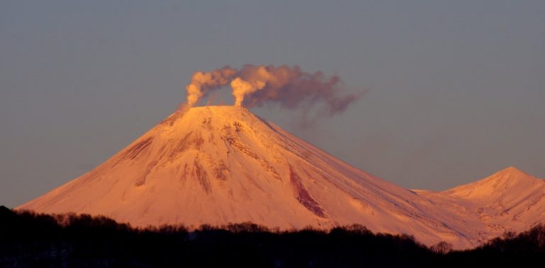 NASA: Έτσι φαίνεται μια έκρηξη ηφαιστείου από το διάστημα (vid)