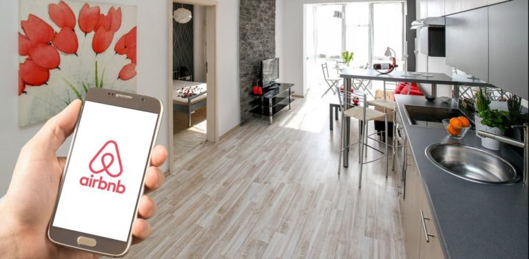Airbnb: Υψηλά πρόστιμα για όσους εκµισθώνουν ακίνητα εκτός πλατφόρμας