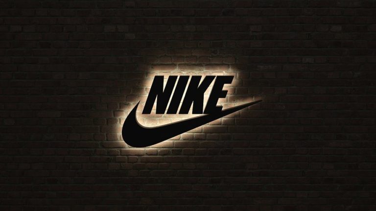 Ποσό ρεκόρ για ένα ζευγάρι παπούτσια Nike – Πουλήθηκαν για 437.500 δολάρια