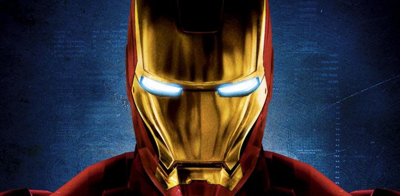 Μοτοσικλετιστής ντυμένος Iron Man μοιράζει δώρα σε αγνώστους