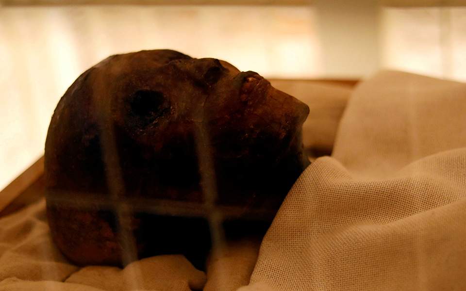 Για πρώτη φορά  συντηρείται                   η σαρκοφάγος του Τουταγχαμών