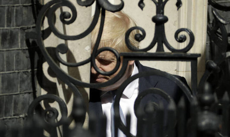 Ελλείψεις τροφίμων, καυσίμων, φαρμάκων: Τα τρομακτικά σενάρια ενός άτακτου Brexit