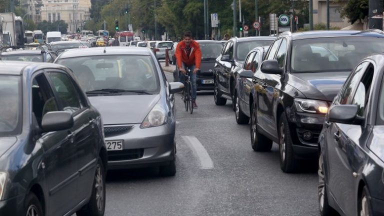 Τέλη κυκλοφορίας θα πληρώσουν για πρώτη φορά και τα υβριδικά αυτοκίνητα