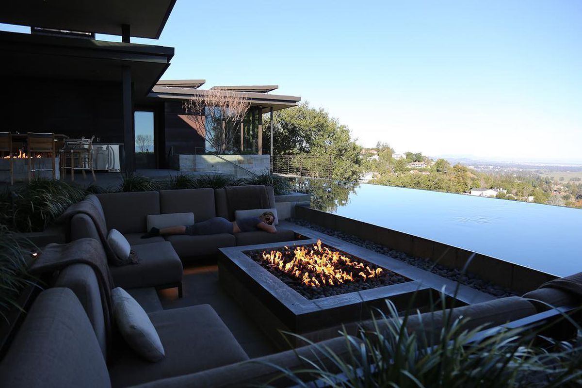 Airbnb: «Πάρτι» εταιρειών που έχουν στήσει μικρό χρηματιστήριο