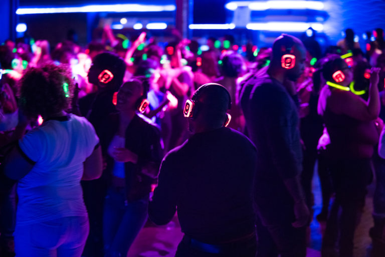 Τα silent party σαρώνουν στην Αθήνα (vid)