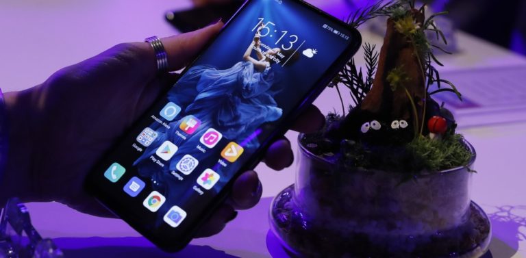 Smartphones: Ευλύγιστα, πτυσσόµενα και µε προτζέκτορα τα νέα κινητά