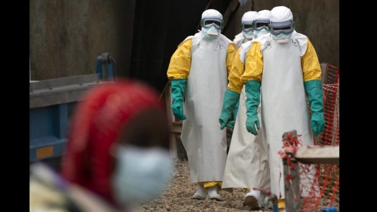 Γιατί εξελίσσεται ο Έμπολα σε παγκόσμια απειλή