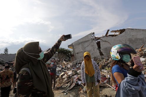 Η νέα τάση: «Disaster selfie»