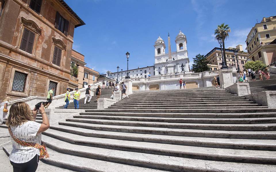 Αγνώριστη η Piazza di Spagna χωρίς τουρίστες στα διάσημα σκαλιά