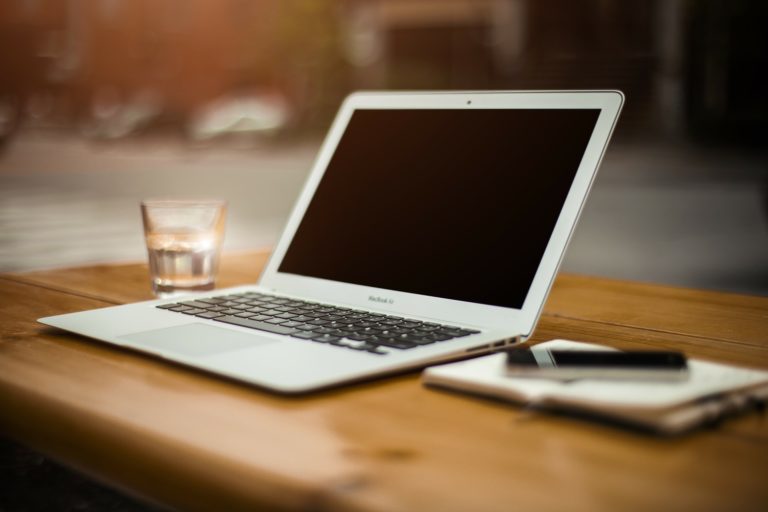 Πώς κρύβουν οι εργαζόμενοι όσα κάνουν στον υπολογιστή τους