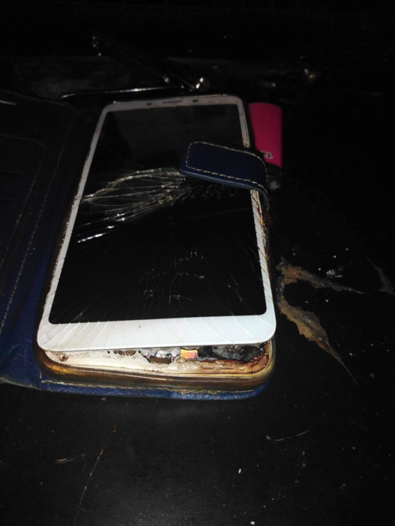 έσκασε κινητό