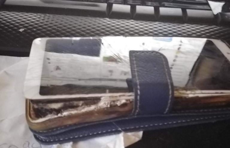 Πάργα: Έσκασε το κινητό του την ώρα που κοιμόταν (pics)