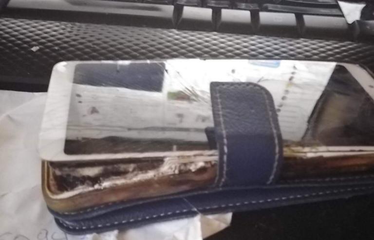 Πάργα: Έσκασε το κινητό του την ώρα που κοιμόταν (pics)