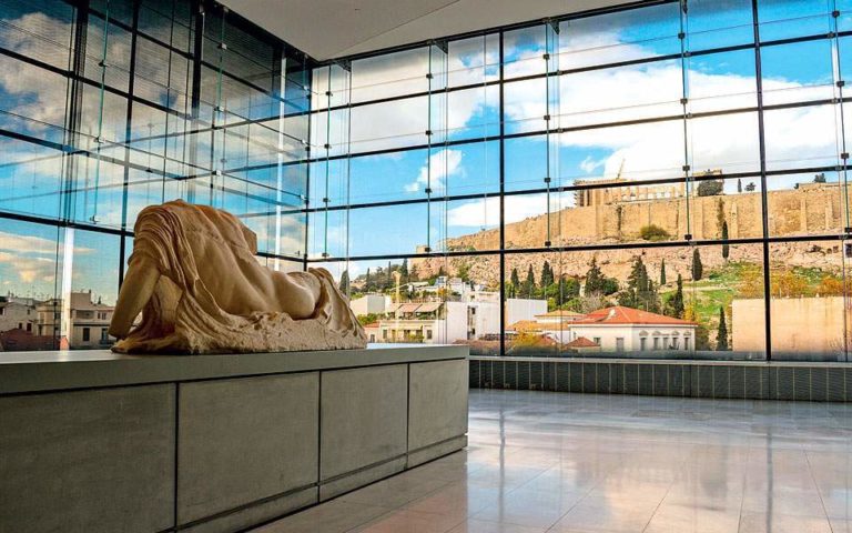 Η Μετόπη του Παρθενώνα από το Λούβρο στην Αθήνα το 2021