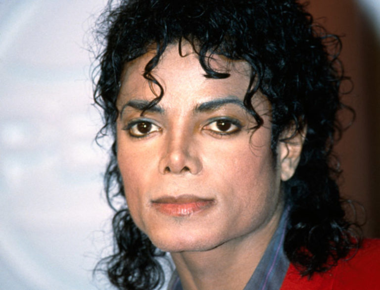 Σάλο προκαλεί η έκθεση «Michael Jackson: On the Wall»
