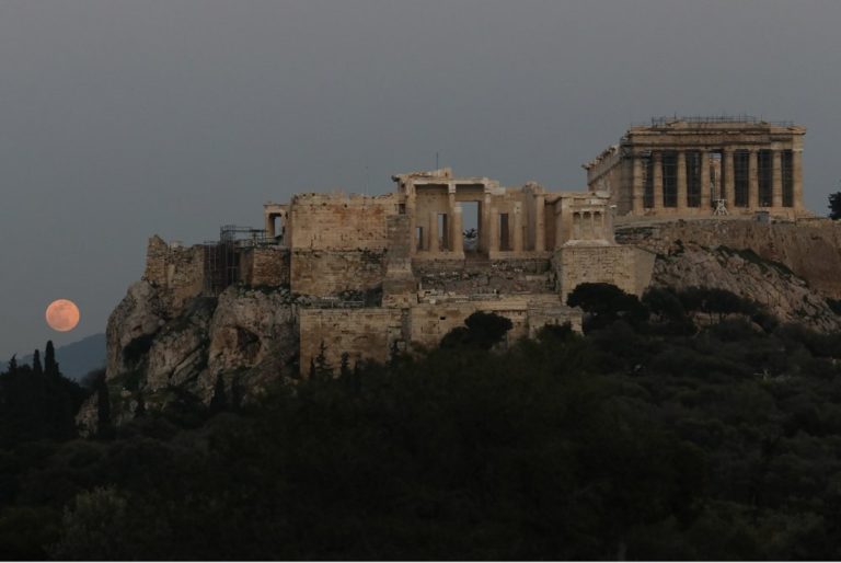 Πανσέληνος του Αυγούστου: Γιατί θα είναι μικρή – Όλες οι εκδηλώσεις