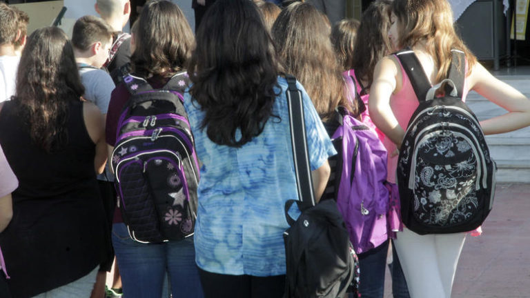 Πόσο θα κοστίσει η σχολική τσάντα; Τι πρέπει να προσέχουν οι  γονείς