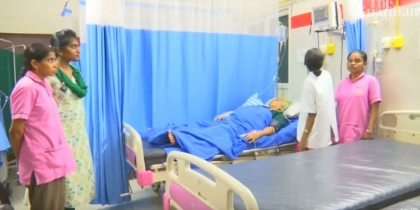 0 Ινδία: 73χρονη γέννησε δίδυμα κοριτσάκια μετά από εξωσωματική