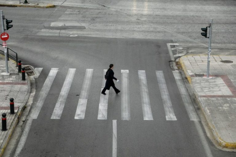 Κορωνοϊός: Καραντίνα τουλάχιστον τεσσάρων ακόμη εβδομάδων