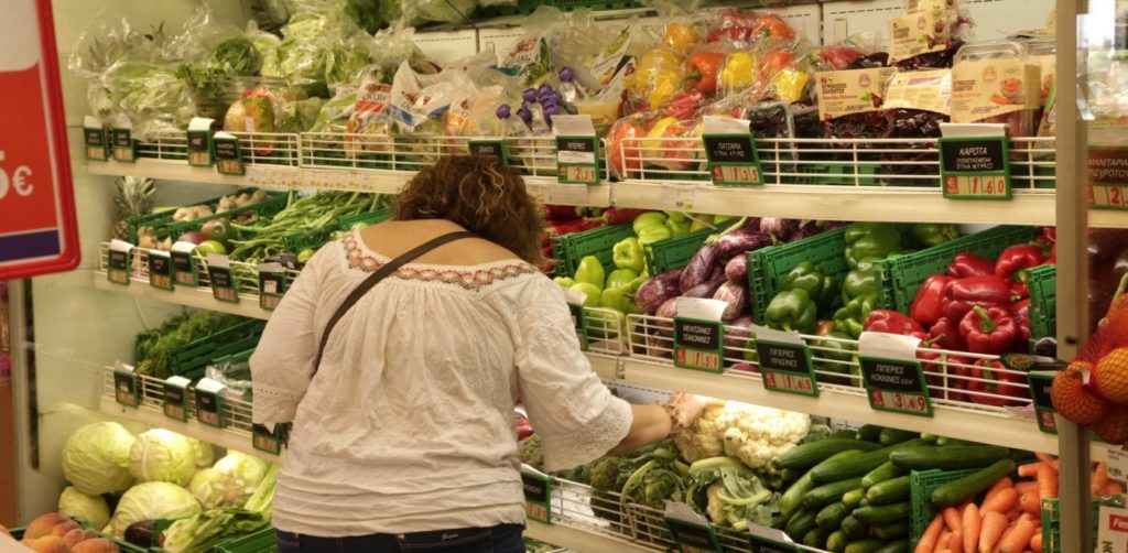 Εκτοξεύθηκαν οι τιμές σε φρούτα, λαχανικά – Ποια έχουν αύξηση ως και 200%