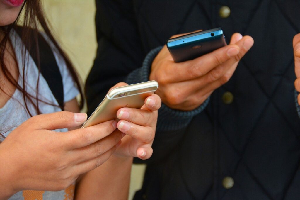 Eκτόξευση των ενεργών Ελλήνων χρηστών στα social media το πρώτο 6μηνο του ’21