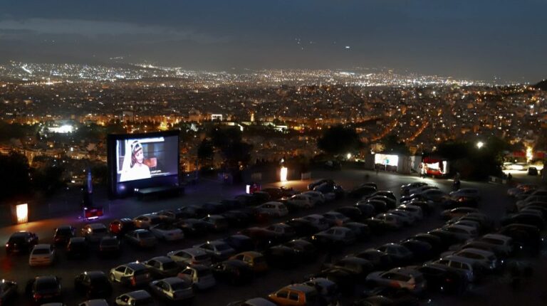 Εστιατόρια drive in για ηλεκτρικά αυτοκίνητα ανοίγει ο Ελον Μασκ