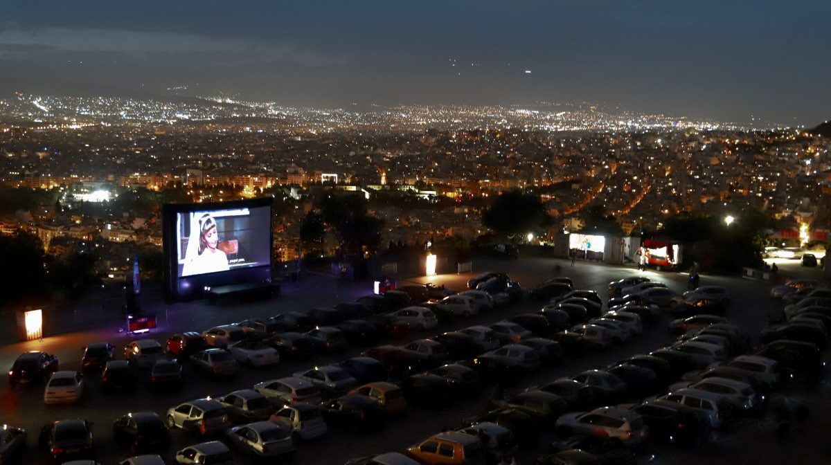 Εστιατόρια drive in για ηλεκτρικά αυτοκίνητα ανοίγει ο Ελον Μασκ