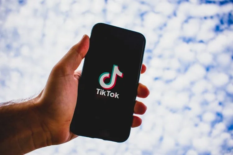 «Καμπανάκι» από τους ειδικούς: «Το TikTok μοιάζει με κρακ κοκαΐνης»