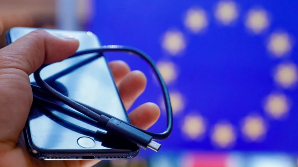 Και η Apple θα βάλει USB-C στα iPhone μετά την απόφαση της ΕΕ