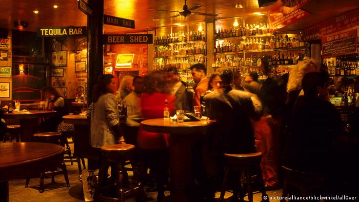 Οι παμπ ζητούν να ‘παγώσει’ ο φόρος στην μπίρα ενόψει των Χριστουγέννων