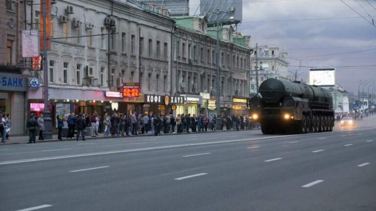 Ανάλυση: Πώς μπορεί να ηττηθεί η Ρωσία και να μην ακολουθήσει πυρηνικός πόλεμος