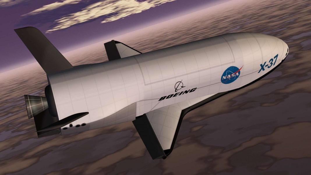 NASA: Επέστρεψε στη Γη το διαστημόπλοιο X-37B ύστερα από 908 ημέρες σε τροχιά