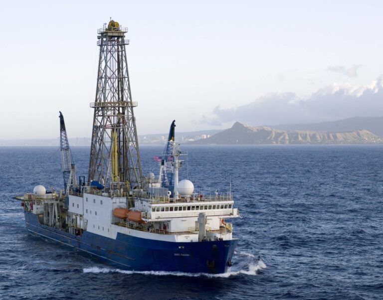 Αμερικανικό ερευνητικό πλοίο ξεκινά γεωτρήσεις στο ηφαίστειο της Σαντορίνης