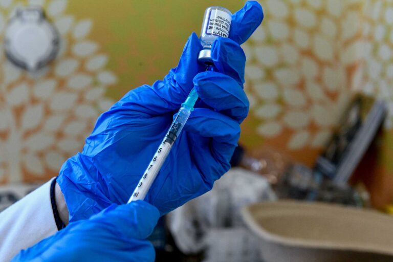 Κορονοϊός: Πόσο προστατεύει η επικαιροποιημένη δόση – Πότε αναμένεται αύξηση κρουσμάτων