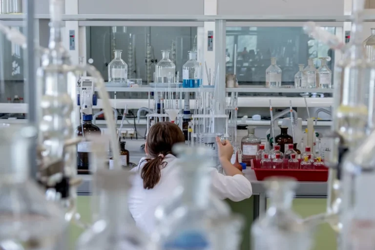 Συναγερμός από ΠΟΥ και CDC: Ανησυχία για την εξάπλωση του Candida auris