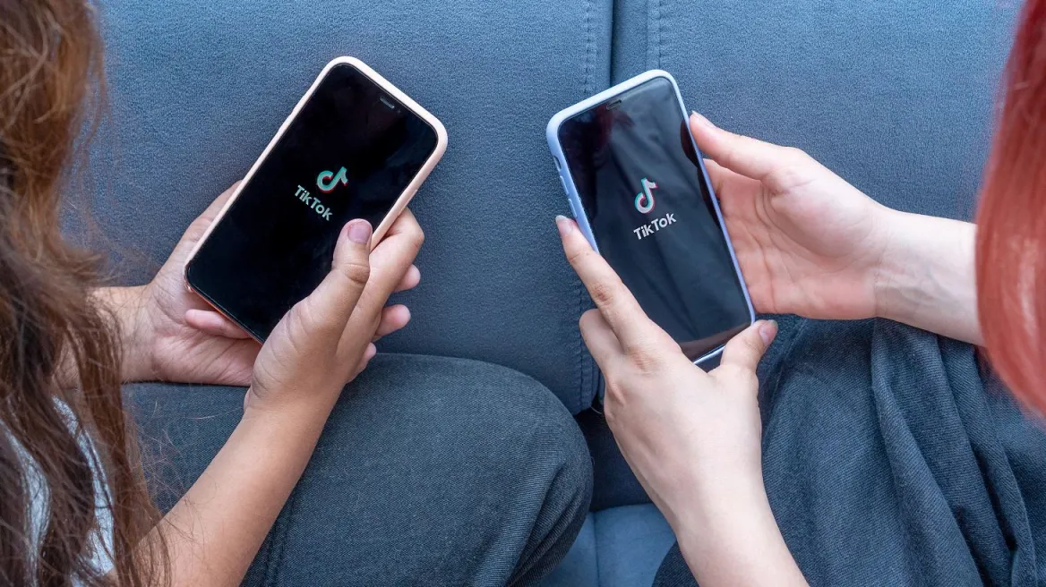 ΤικΤοκ: Η πλατφόρμα που έχει συνεπάρει τα παιδιά – Τι λένε οι ειδικοί
