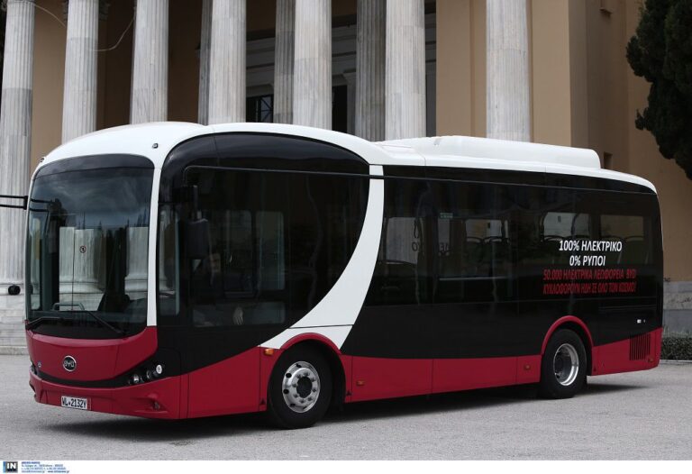 Σκωτία: Τα πρώτα λεωφορεία χωρίς οδηγό δίνονται στην κυκλοφορία