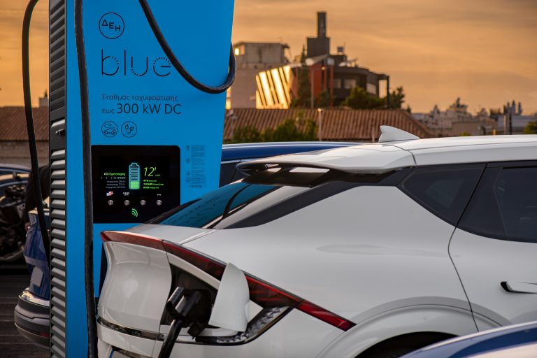 ΔΕΗ blue: Πάνω από 1500 σημεία φόρτισης και 80 σημεία ταχυφόρτισης πανελλαδικώς