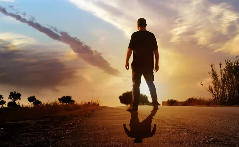 Έρευνα δεκαετιών επιβεβαιώνει ότι τα χρήματα δεν φέρνουν την ευτυχία