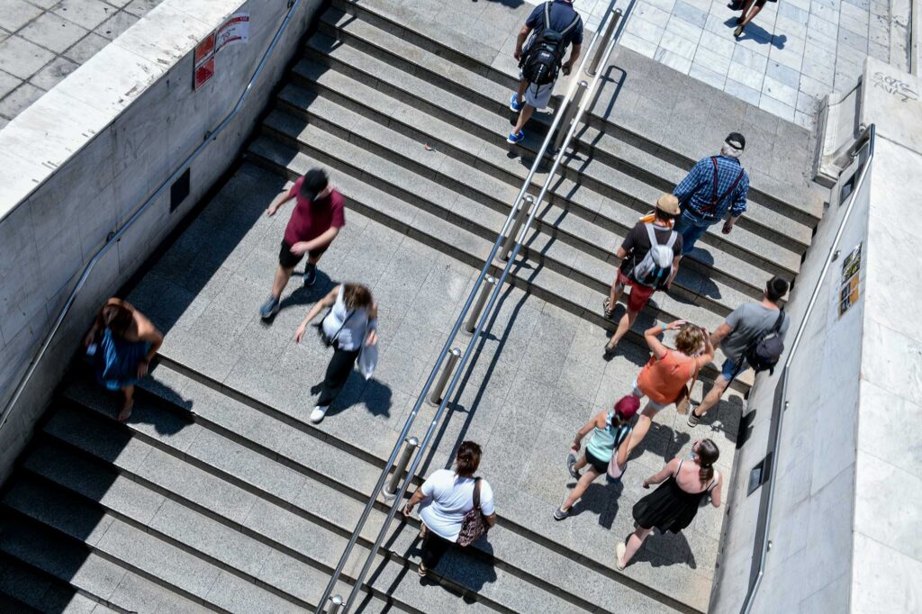 ΕΛΣΤΑΤ: Υπέρβαροι, καπνιστές και με πολλά προβλήματα υγείας ο ελληνικός πληθυσμός