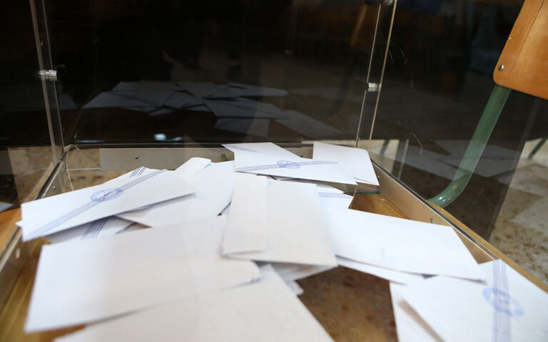 Εκλογές 2023: Στους καταλόγους 179.000 ψηφοφόροι άνω των 100 ετών