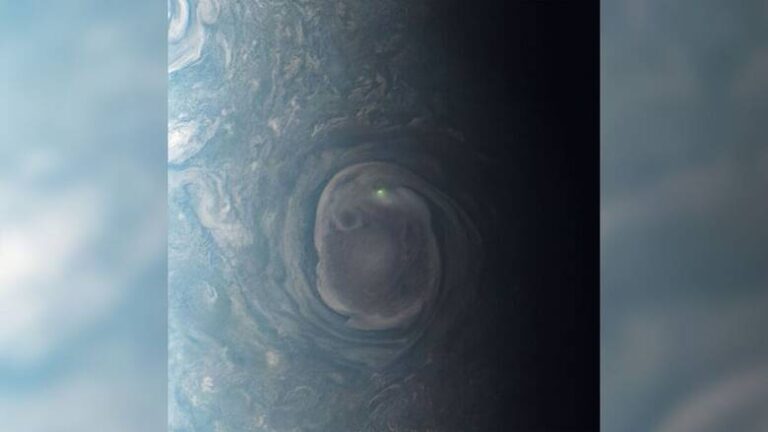 Σκάφος της NASA κατέγραψε απόκοσμη αστραπή στον Δία