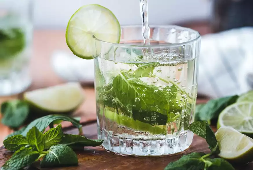 Mojito ή Daiquiri; Πόση ενέργεια δίνουν τα πιο δημοφιλή καλοκαιρινά κοκτέιλ