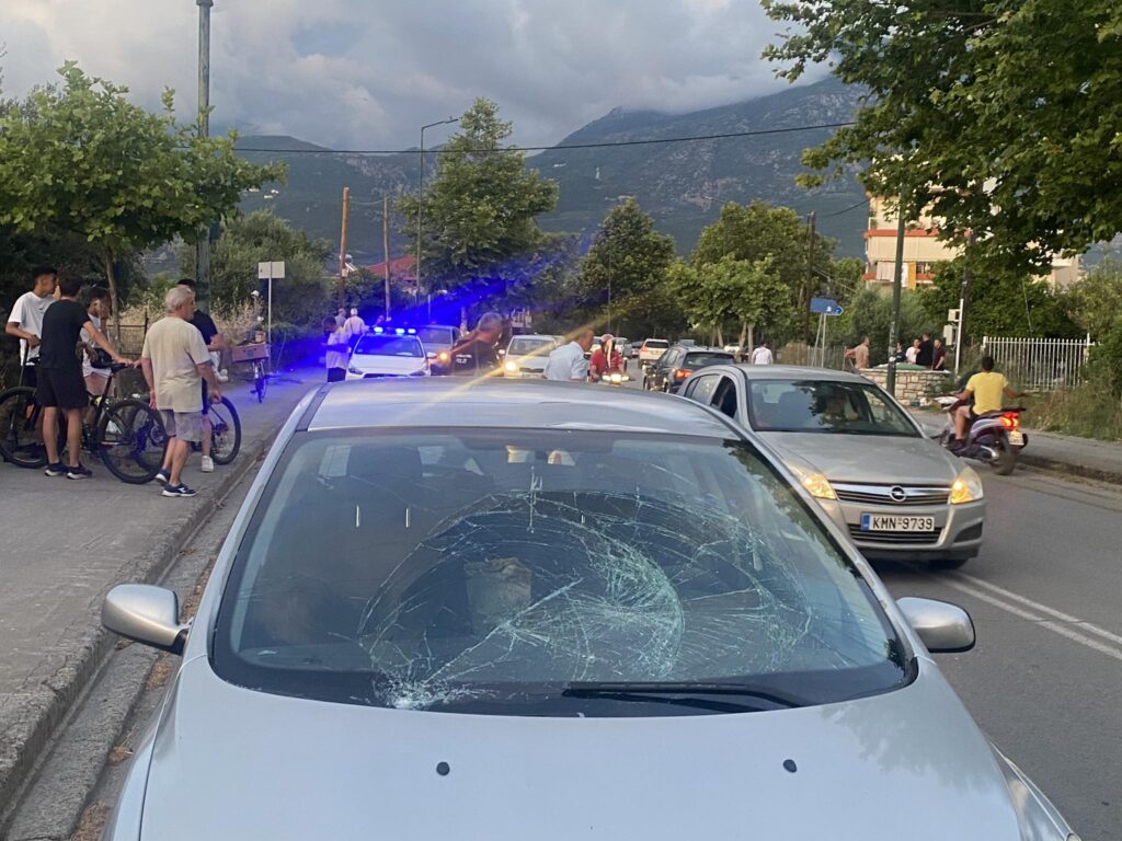 Καλαμάτα: Σφοδρή σύγκρουση αυτοκινήτου με πατίνι στο οποίο επέβαιναν δύο 15χρονα παιδιά