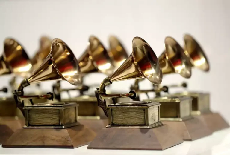 Grammy: Φρένο στην τεχνητή νοημοσύνη – Μόνο άνθρωποι μπορούν να είναι υποψήφιοι