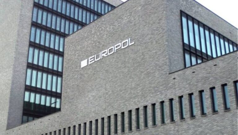 Europol: 6.558 συλλήψεις από το κλείσιμο του δικτύου Encrochat