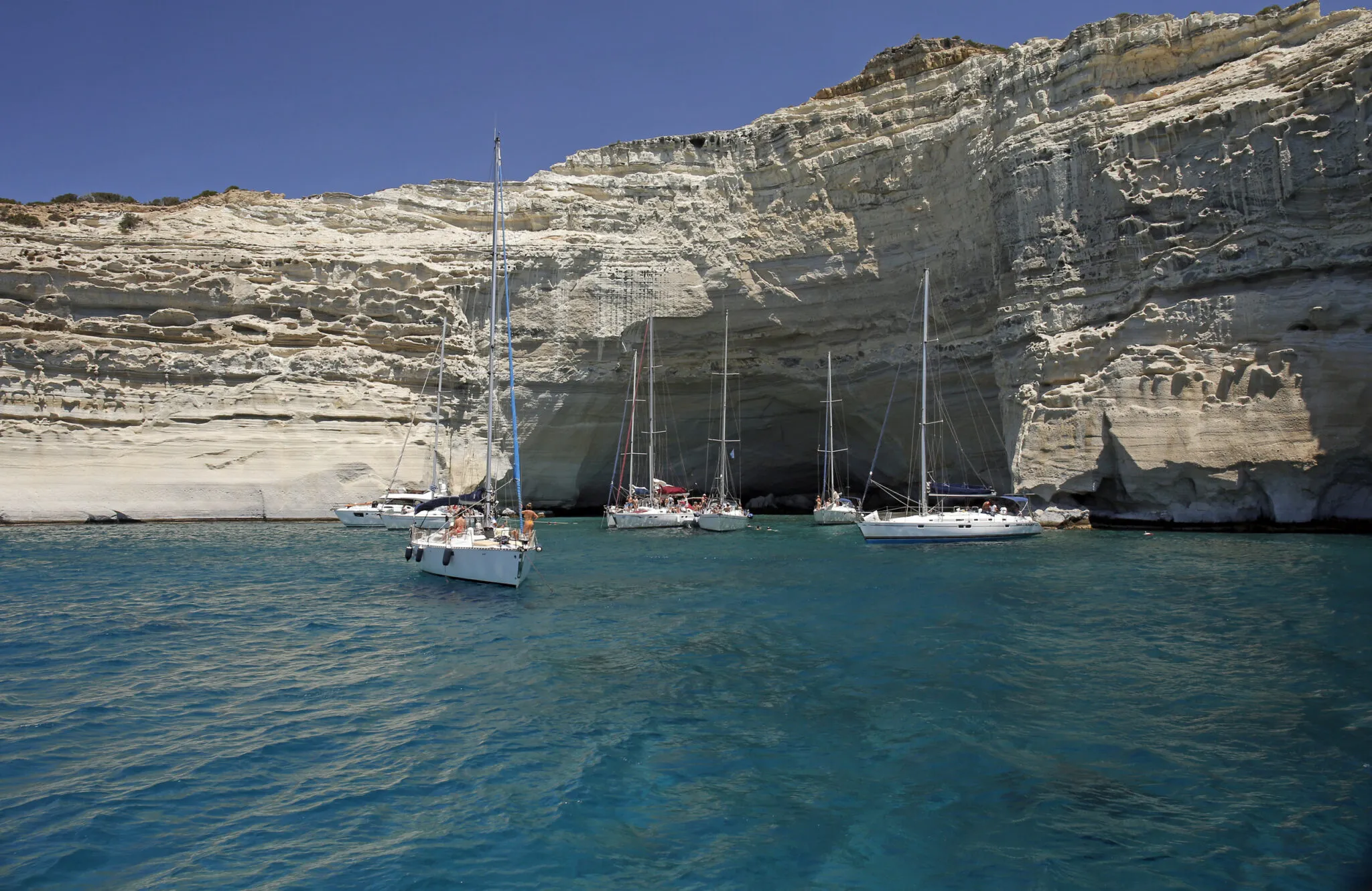 Tripadvisor: Η Μήλος στις κορυφαίες εμπειρίες στον κόσμο για ιστιοπλοΐα και ημερήσιες κρουαζιέρες