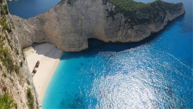 Τέλος το κολύμπι στο “Ναυάγιο” της Ζακύνθου